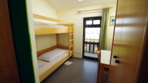 djo landesheim gruen mittleres geschoss 4 bettzimmer 01
