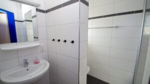 djo landesheim zweibettzimmer dachgeschoss bad