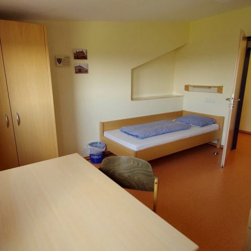 fotos von den zimmern im dachgeschoss (blau)